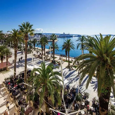 Azzura 公寓 特罗吉尔